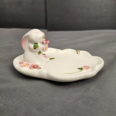 Ring- Trinket Tray Bunny Rabbit W/Pink Flowers 1985 Avon Ceramic Vintage