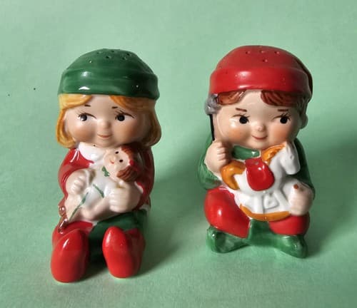 Avon 1983 Elves Christmas Salt and Pepper Shaker Set Cute 2.5" Tall