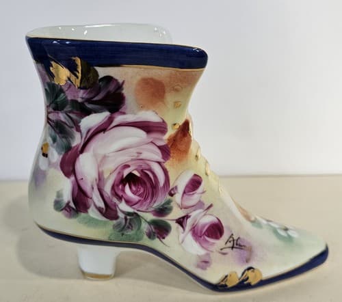 Vintage Hand Painted NIPPON VICTORIAN BOOT Vase ~ CABBAGE ROSES and Gold Trim