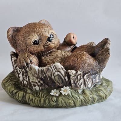 Vintage Homco 1986 Masterpiece Porcelain Baby Bear In Tree Stump Eating Apple