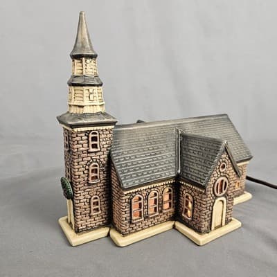 Americana Village by Earth Tones USA light up Church #225/2500