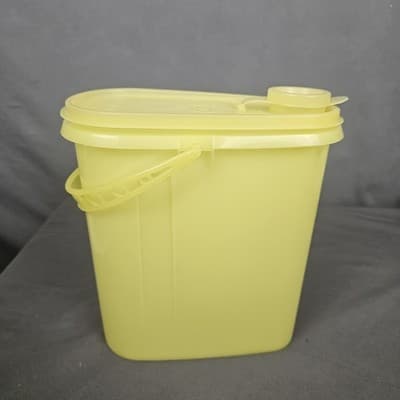 Vintage Tupperware 587-7 Yellow Beverage Buddy Pitcher 2 Qt Slim Lid And Handle