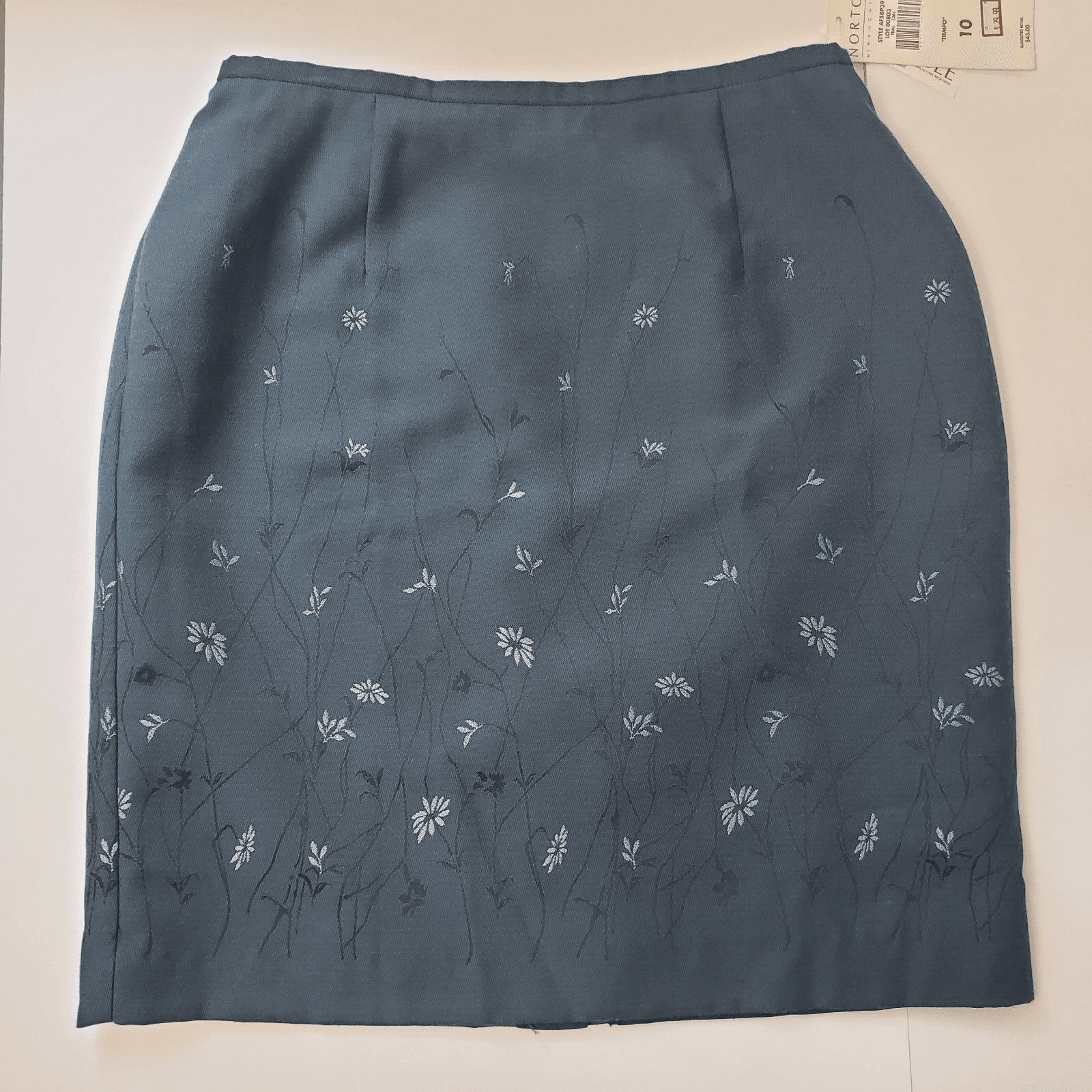 McNaughton Skirt 10, Blue Flowers New w Tags Zippered Fitted Retail $43