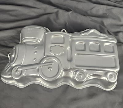 2003 Wilton Railroad Locomotive Train Baking Cake Pan Mold Aluminum #2105-2076