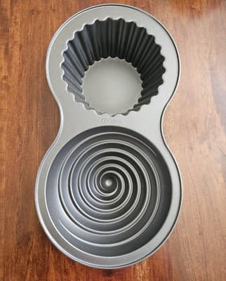 Wilton Giant Jumbo Big Large 3D Cupcake Cake Baking Pan Non-Stick Mold