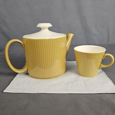 Vintage Homer Laughlin Sheffield Serenade Teapot & Teacup Excellent condition