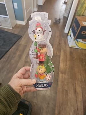 Peanuts Charlie Brown Sally Snoopy Christmas Holiday Figurines Tree 2018