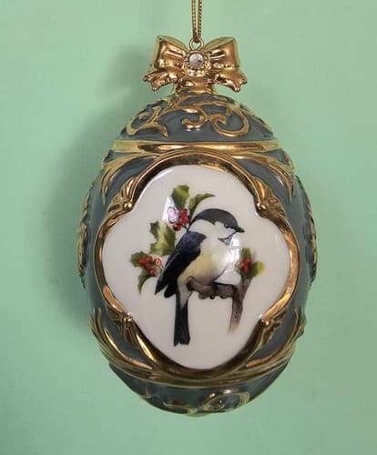 Danbury Mint Chickadee Christmas Ornament Birds of Splendor Egg 3.5"