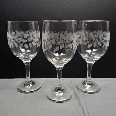 3 Vintage Libbey USA Christmas Holly Berry Gold Bow & Rim Water Wine Glasses 7"