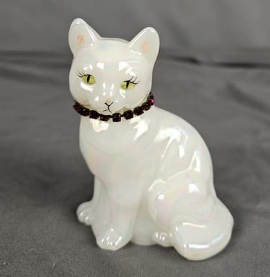 VTG FENTON White Iridescent Glass Cat Figurine Signed Ruby Rhinestone Collar