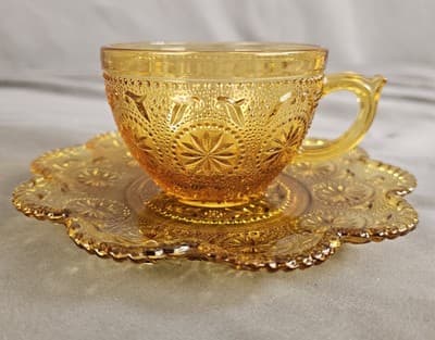 Vintage Brockway Glass Co., Daisy Amber tea coffe cup and saucer Concord Pattern