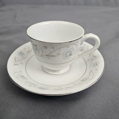 English Garden 1221 Tea Cup & Saucer Platinum Trim Fine China Japan Blue Flowers