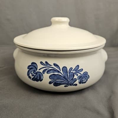 Pfaltzgraff Yorktowne Casserole Dish with Lid #315 Blue Floral 2 qt