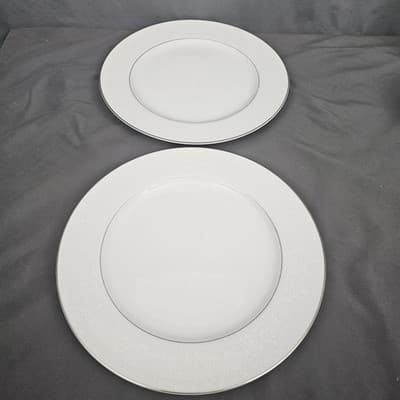 2 Pc Crown Victoria Lovelace Dinner Plates 10 1/4" Fine China of Japan