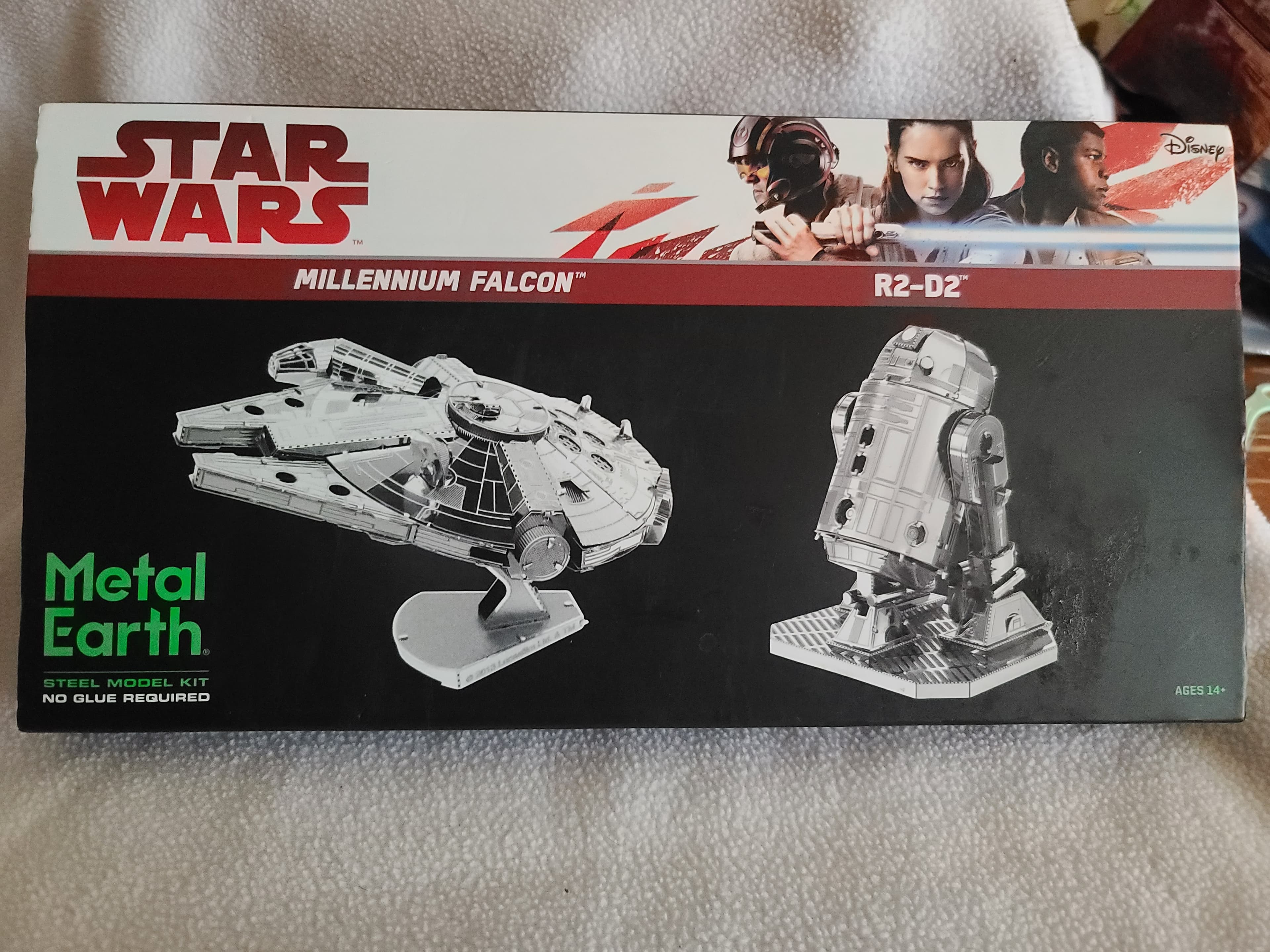 Metal Earth Star Wars Millennium Falcon & R2-D2 Model Kit