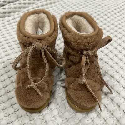 Donsje Cassia Boots, Tan Curly Sheep Wool, Baby size 7 / UK 23, Snow boots