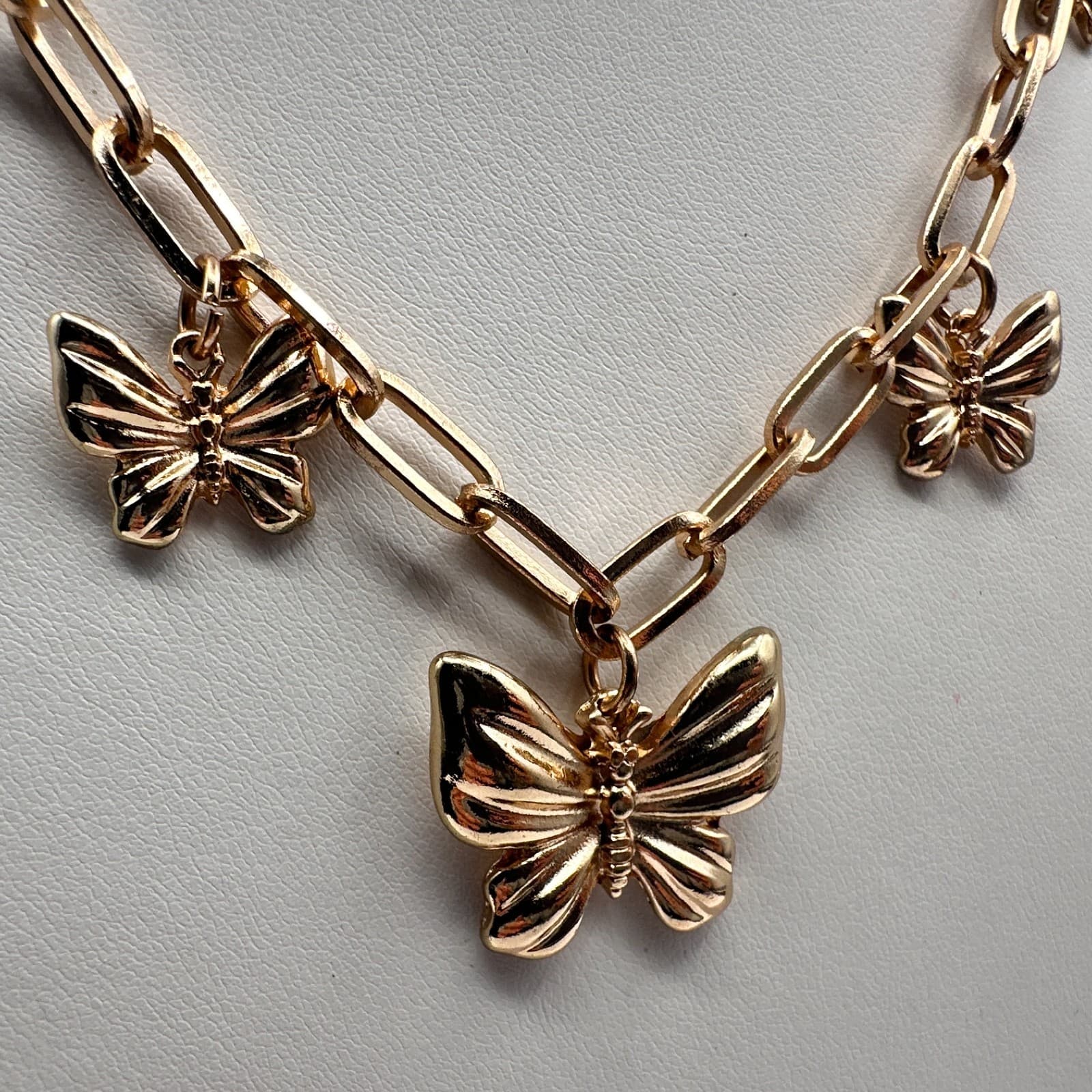 Vintage 90s Gold Tone Butterfly Charm Paperclip Chain Necklace Fashion Jewelry