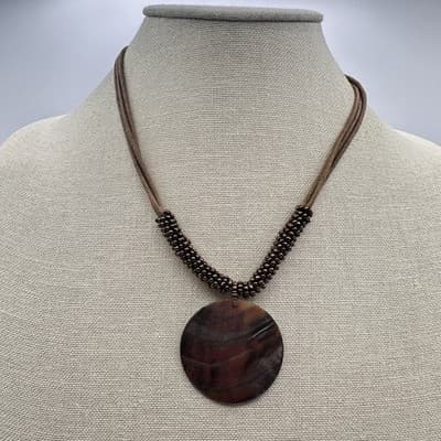 Vintage 90s Mother of Pearl Shell Pendant Cord Necklace Women's Fashion Jewelry