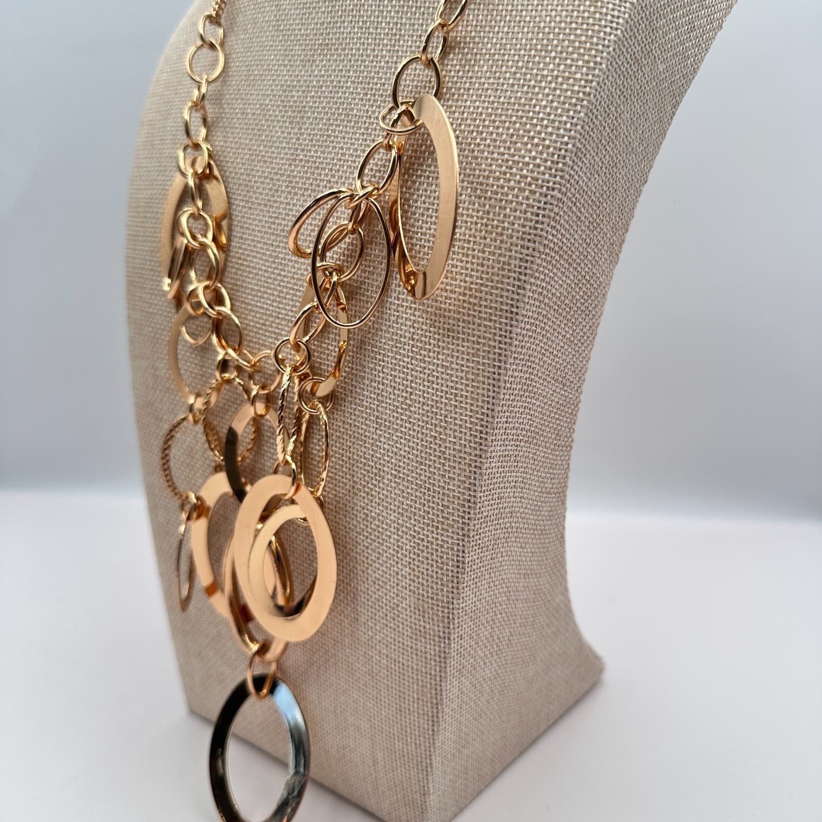 Vintage 90s Gold Tone Oval Link Bib Necklace Statement Women's Classic Jewelry