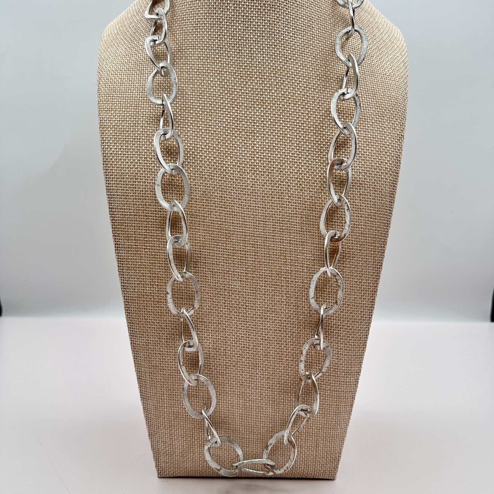Vintage Y2K Silver Tone Textured Oval Link Chain Necklace Statement Jewelry 27"