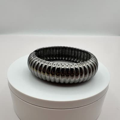 Vintage 90s Silver Tone Ribbed Chunky Bangle Bracelet Hinged Fashion Jewelry