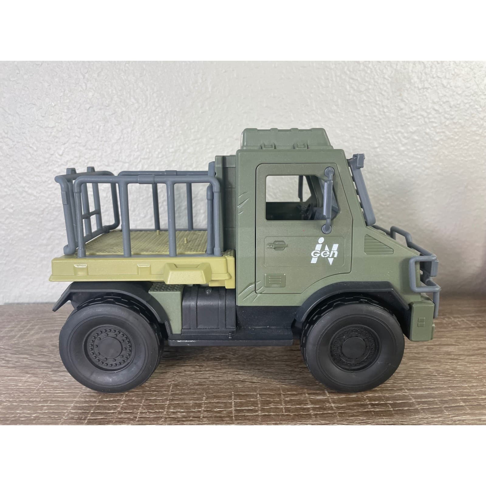 Jurassic World Legacy InGen Containment Truck Isla Sorna Mattel Capture Pack
