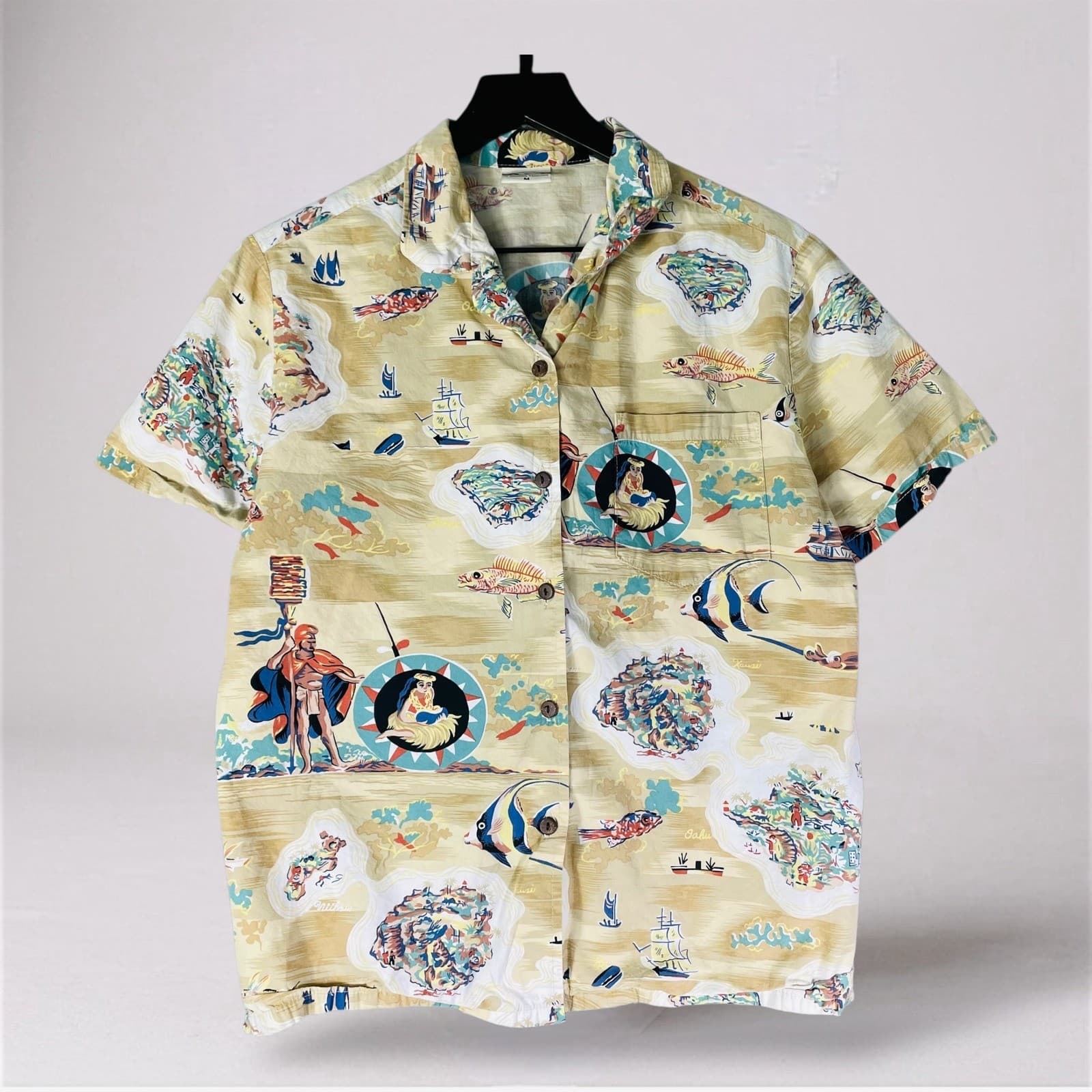 Go Barefoot Men’s M Hawaiian Shirt Island Print Beige Aloha Button Up Vintage