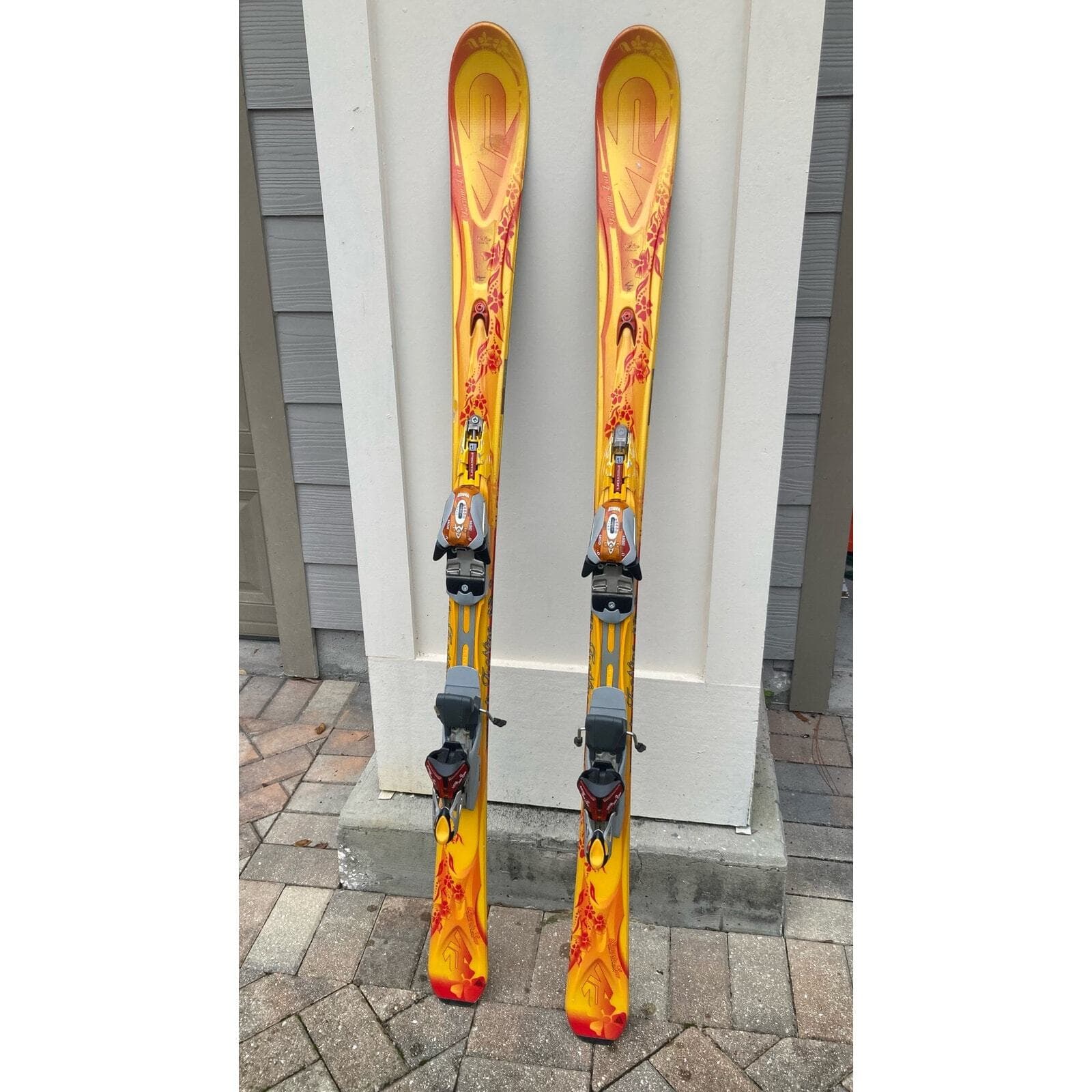 K2 Burnin Luv Women's 146cm Carving Skis Orange Beginner Intermediate Ski Set