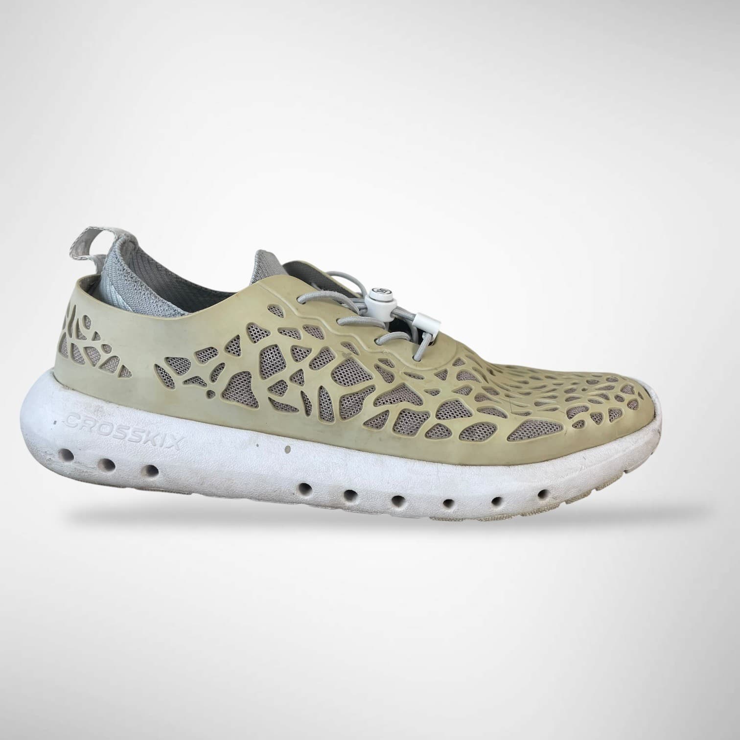 Crosskix Mens 8.5 Beige Perforated EVA Water Shoes Slip On Bungee Sneakers