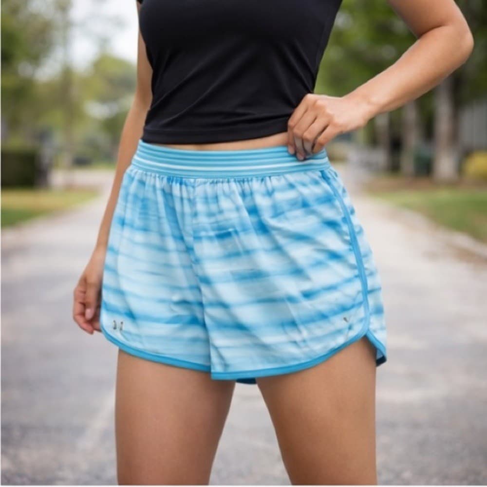 Under Armour HeatGear Running Shorts Womens M Blue Striped Athletic Lined