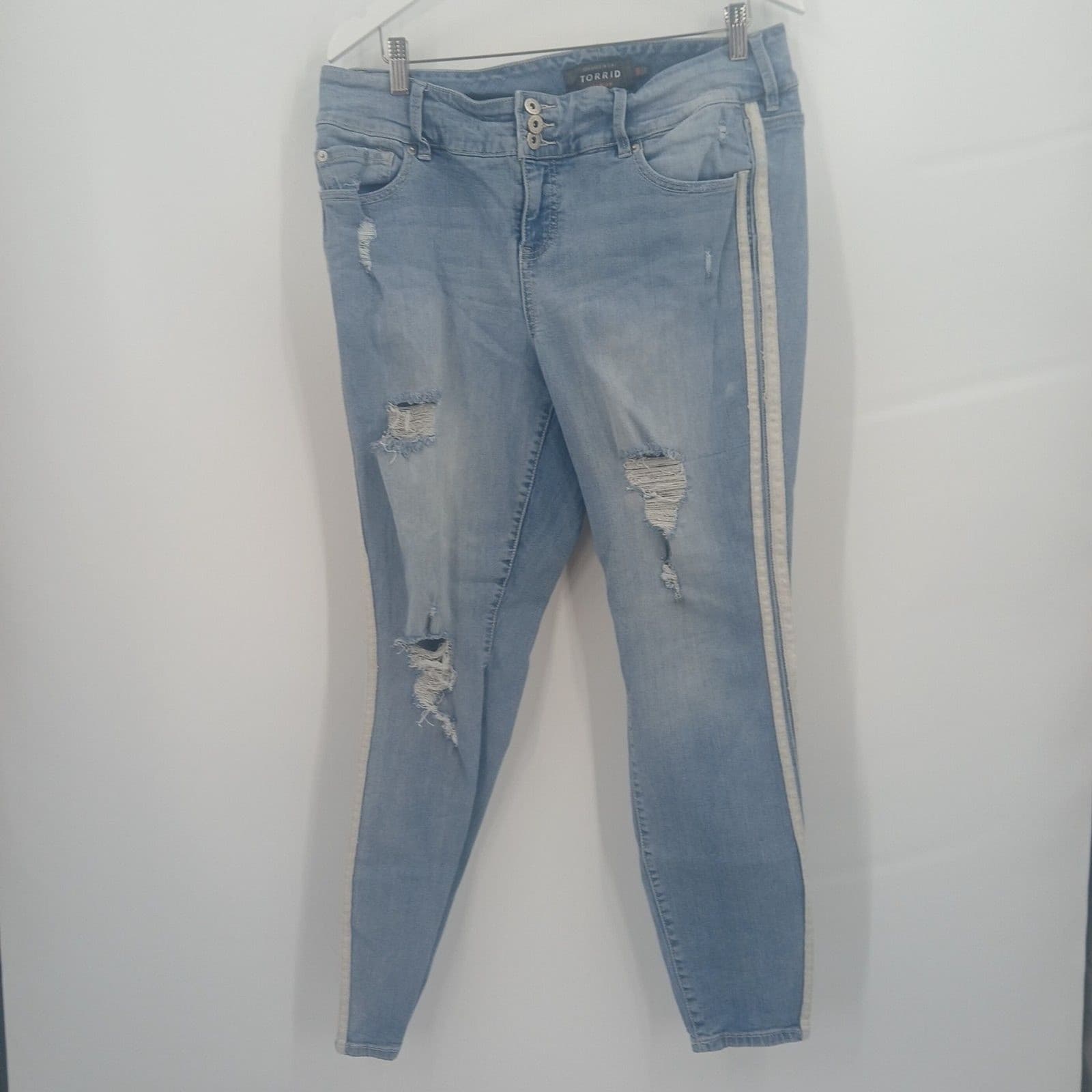 womens plus size 18R torrid light wash jegging ankle jeans distressed accent