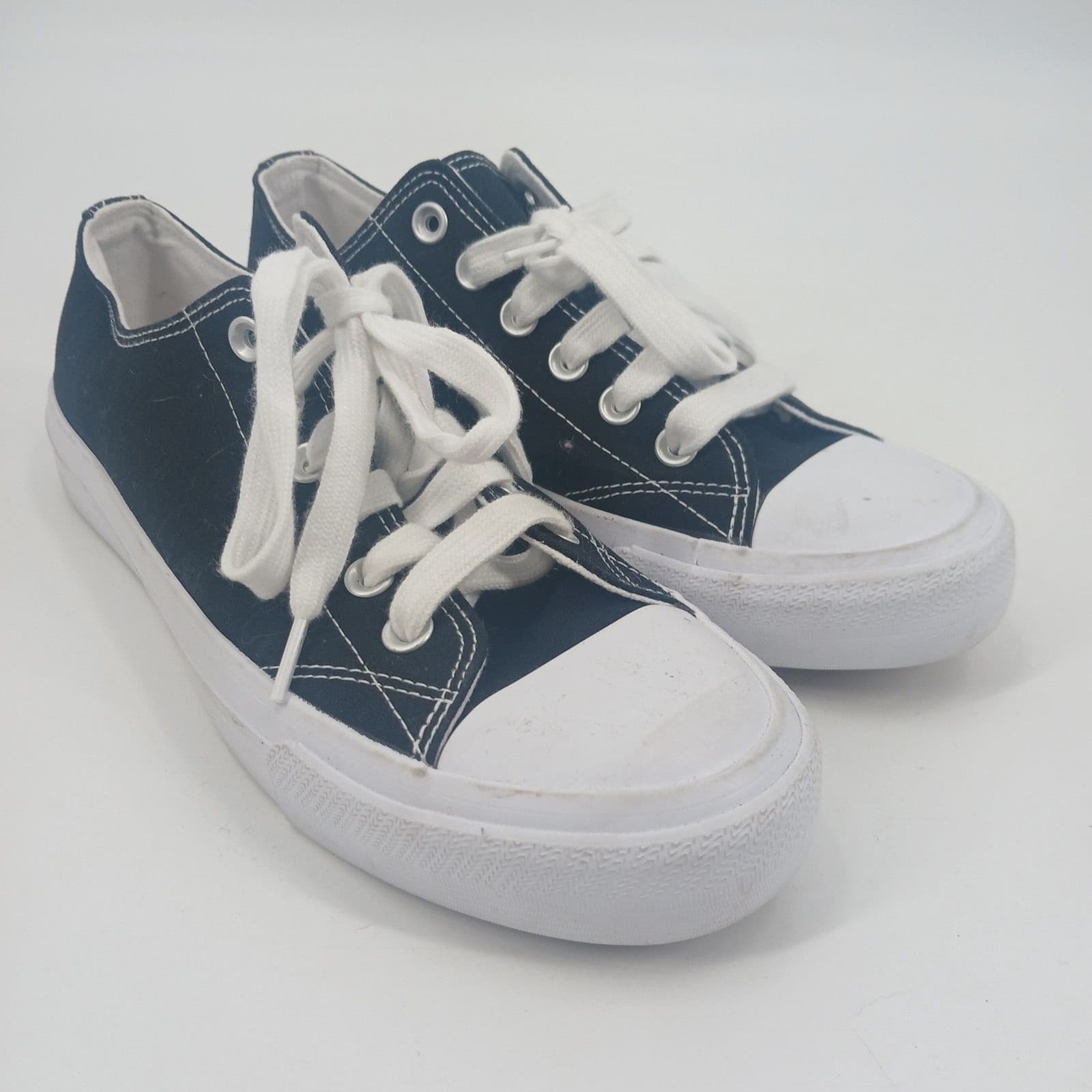 No Boundaries Canvas Sneakers Womens 9.5 Black White Casual Comfort