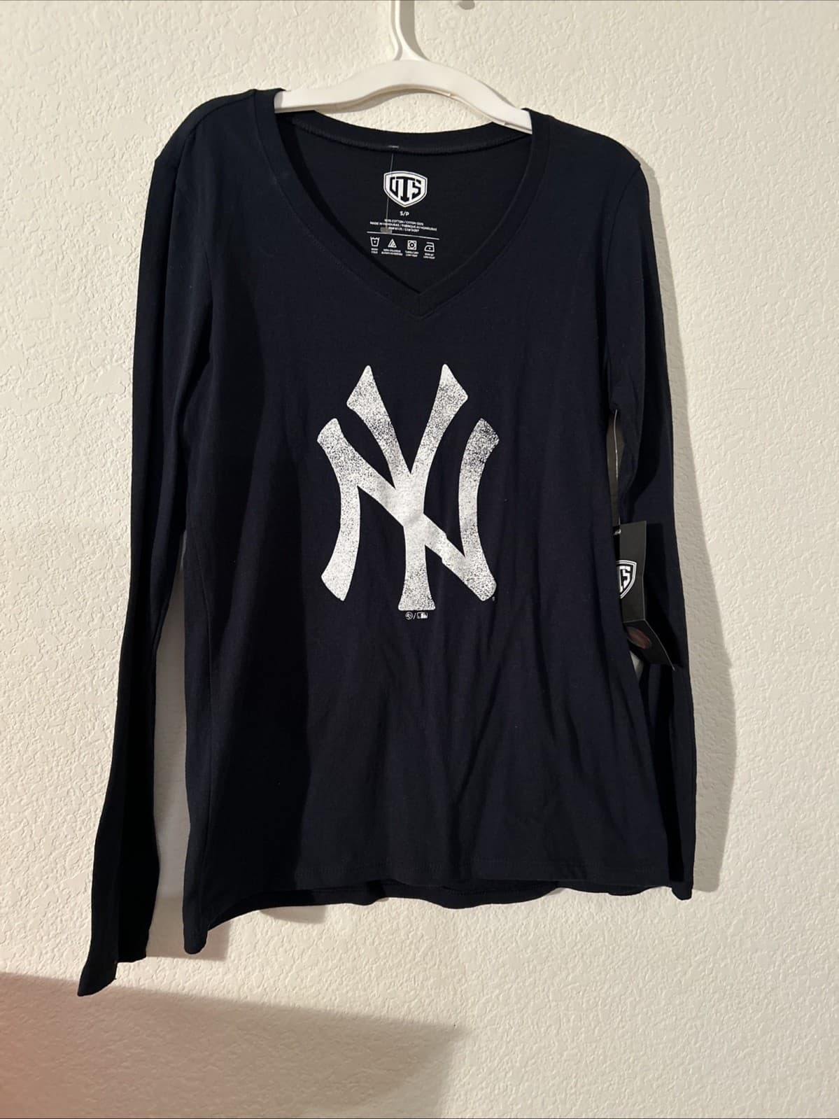 Women’s Small Petite Long Sleeve Navy Blue New Youk Yankees Shirt NWT V Neck