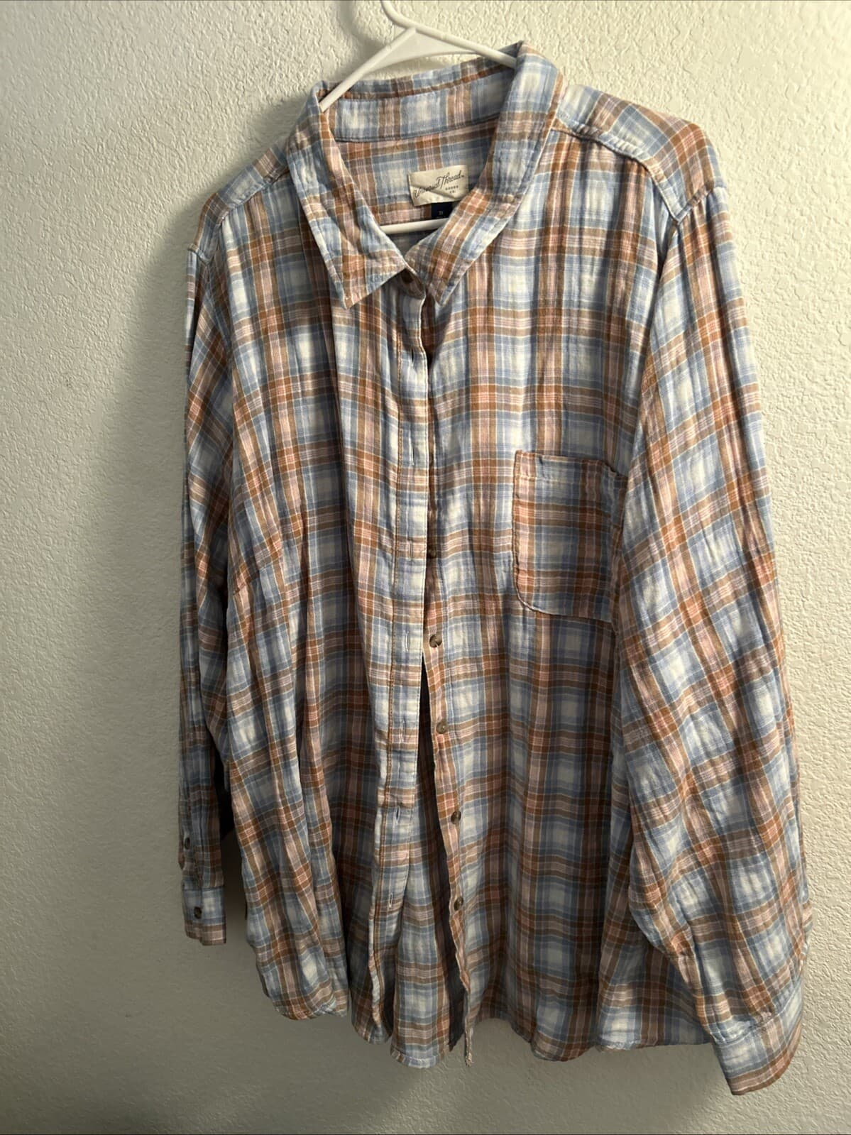 Universal thread men’s Medium button-down multicolor