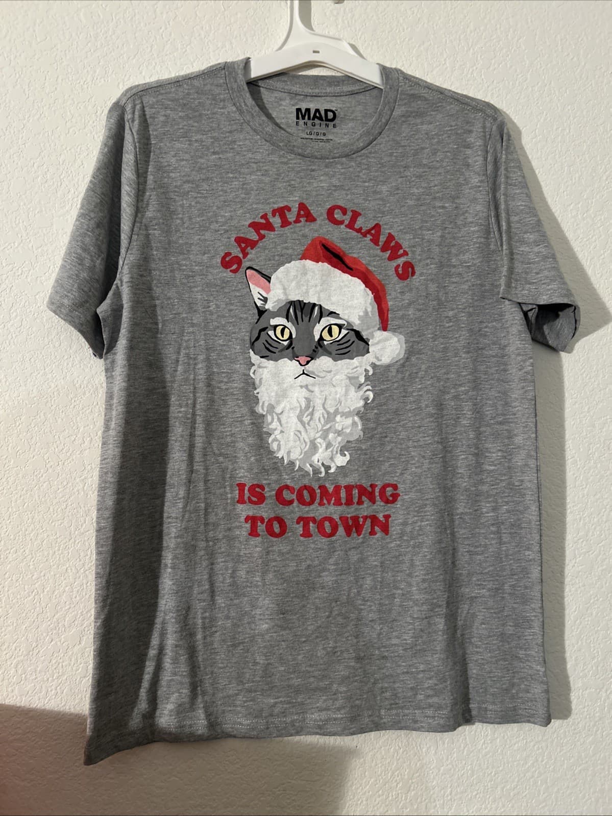 Men’s Santa Claws Is Coming To Town Tshirt Nwot Large Gray