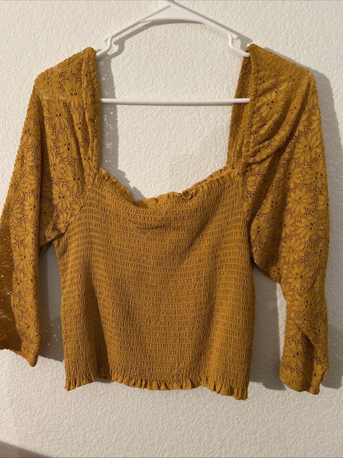Women Large Top Mustard Color Nwot