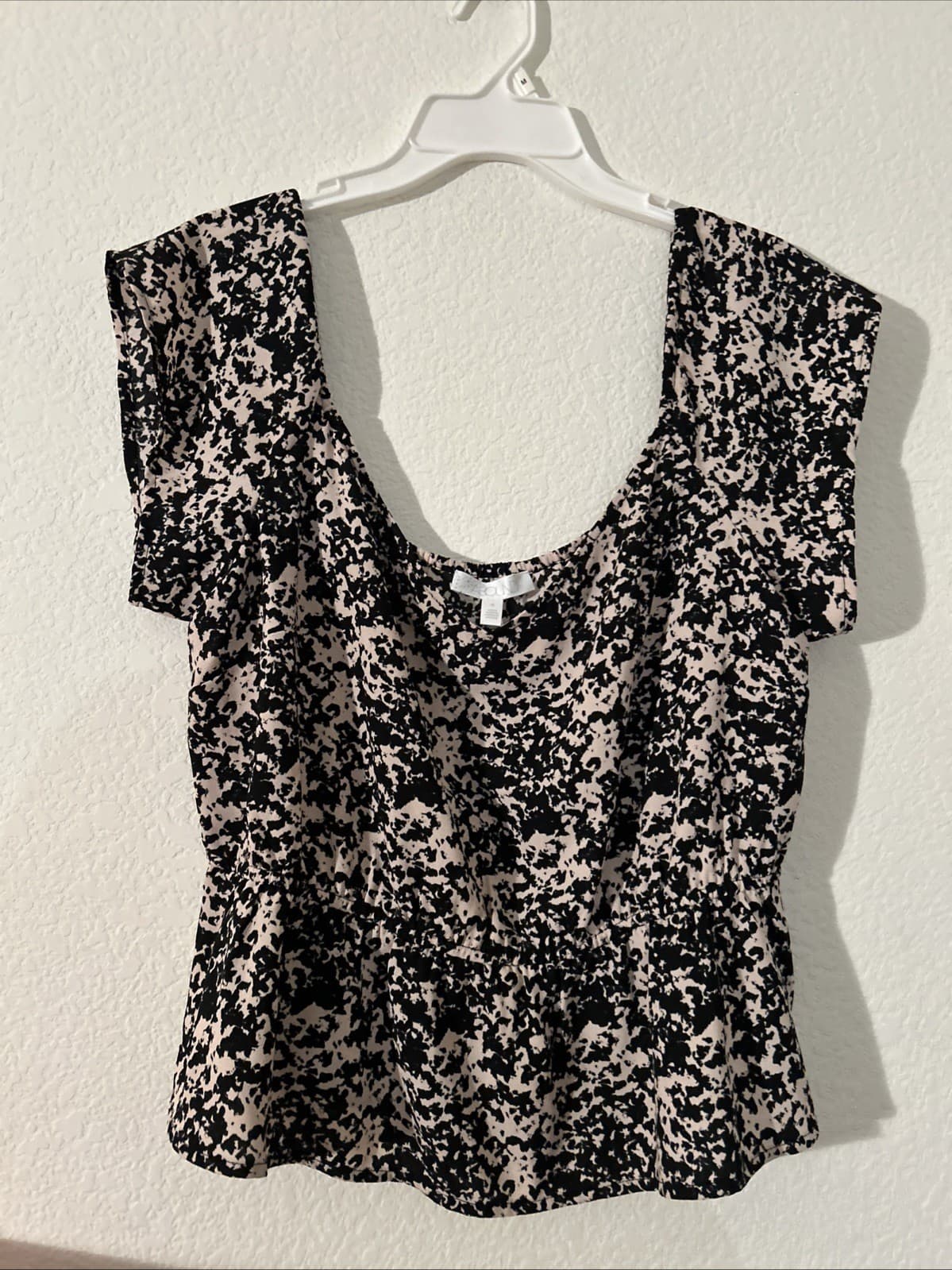 Women’s Xl TOP NWT SHORT SLEEVE