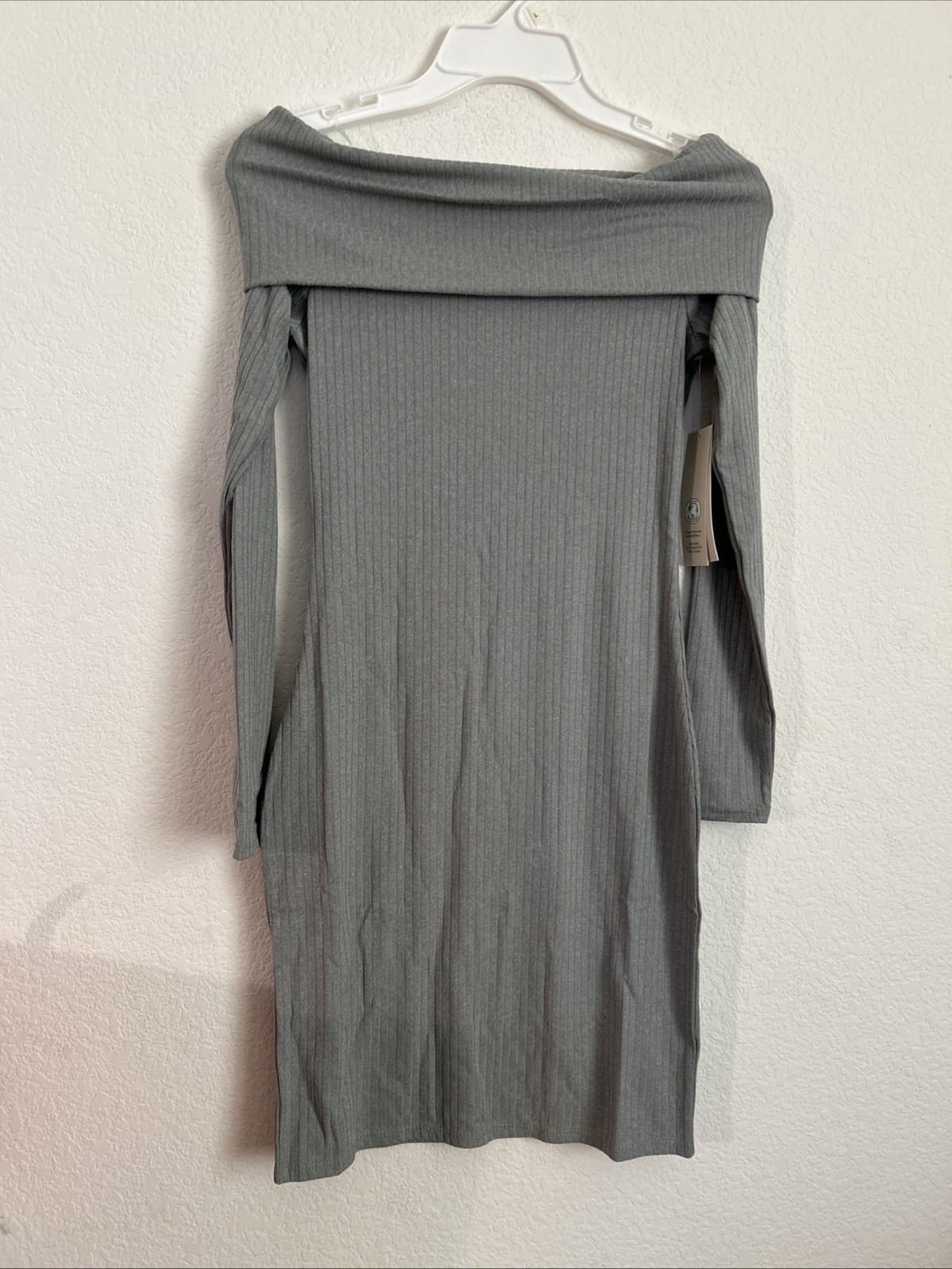 Women’s Off Shoulder Dress NWT No Boundaries Medium Grey Stretch