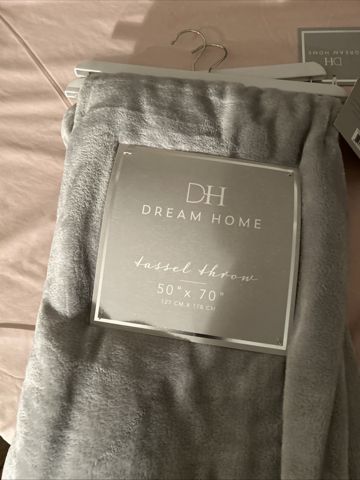 DH dream home tassel throw silver 50 x 70