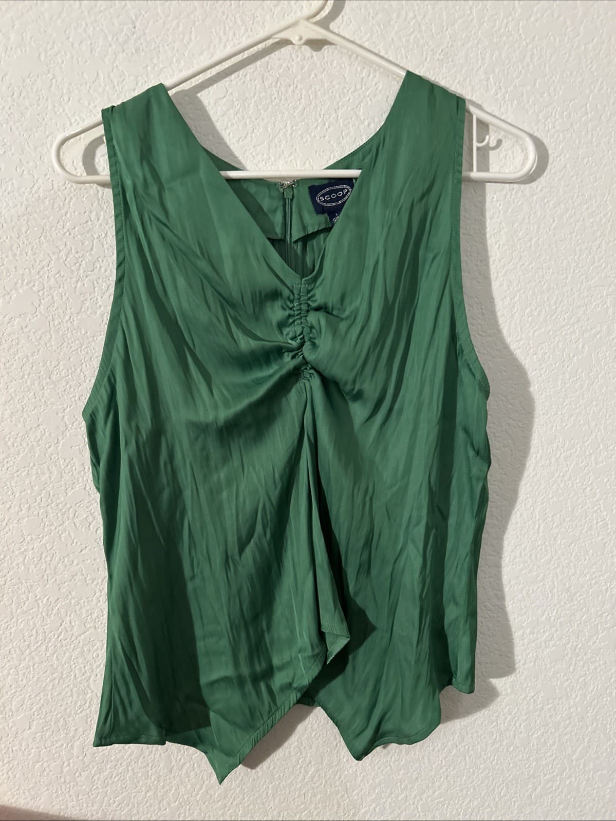 Women’s Scoop Vneck Shirted Tan Top NWT Large (12-14) Green