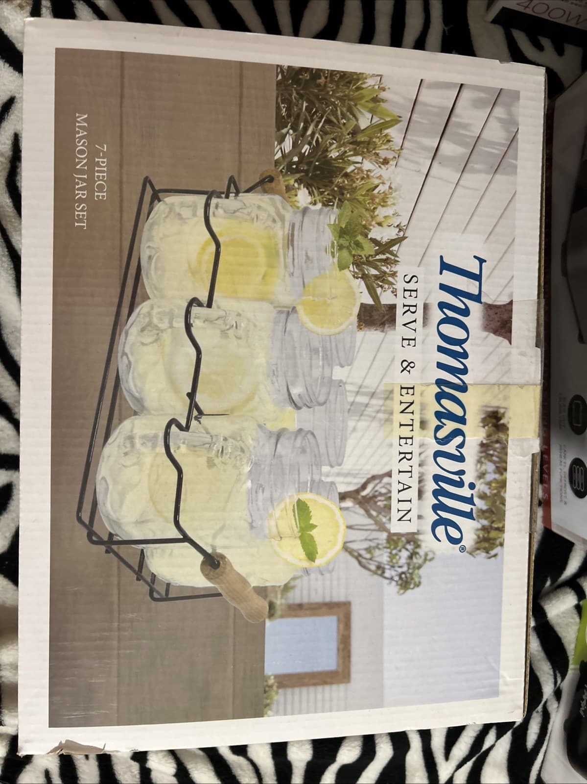 Thomasville Serve and Entertain 7 Piece Mason Jar Mug Glasses Set With Caddy NEW