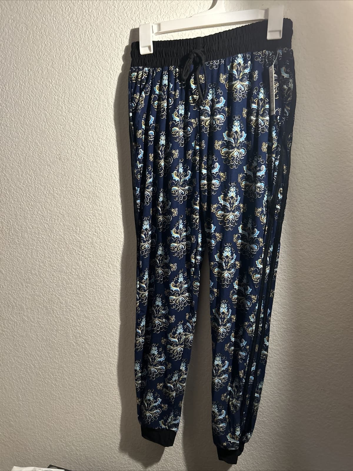 Women’s Joggers NWT L/Xl Blue Multi Color