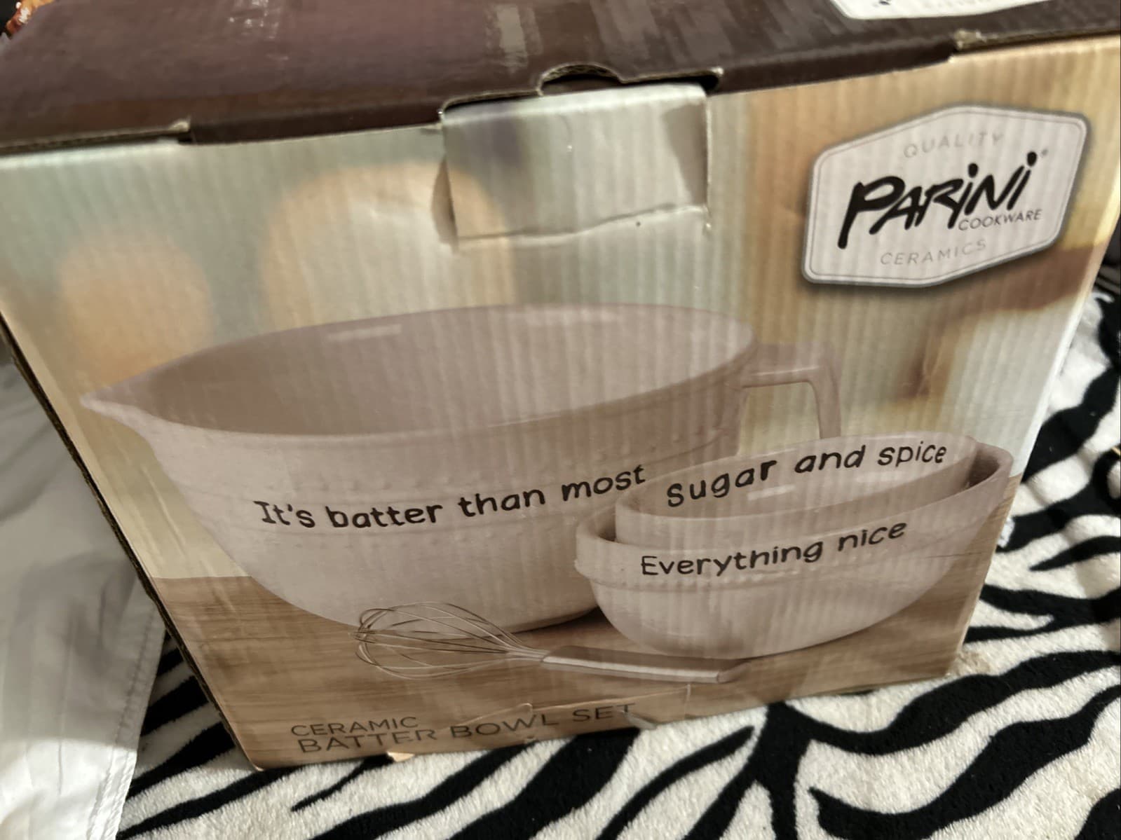 Parini Cookware Ceramic Batter Bowl 4 Piece Set Stackable set (3 bowls, 1 wisk)