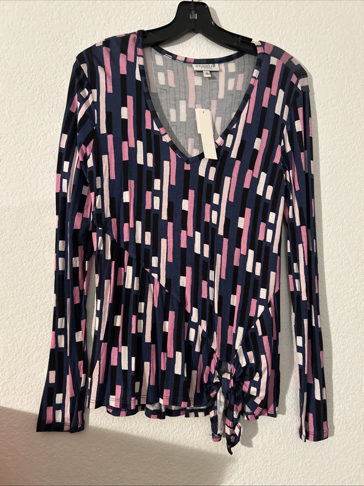 Women’s Studio B Small Top NWT