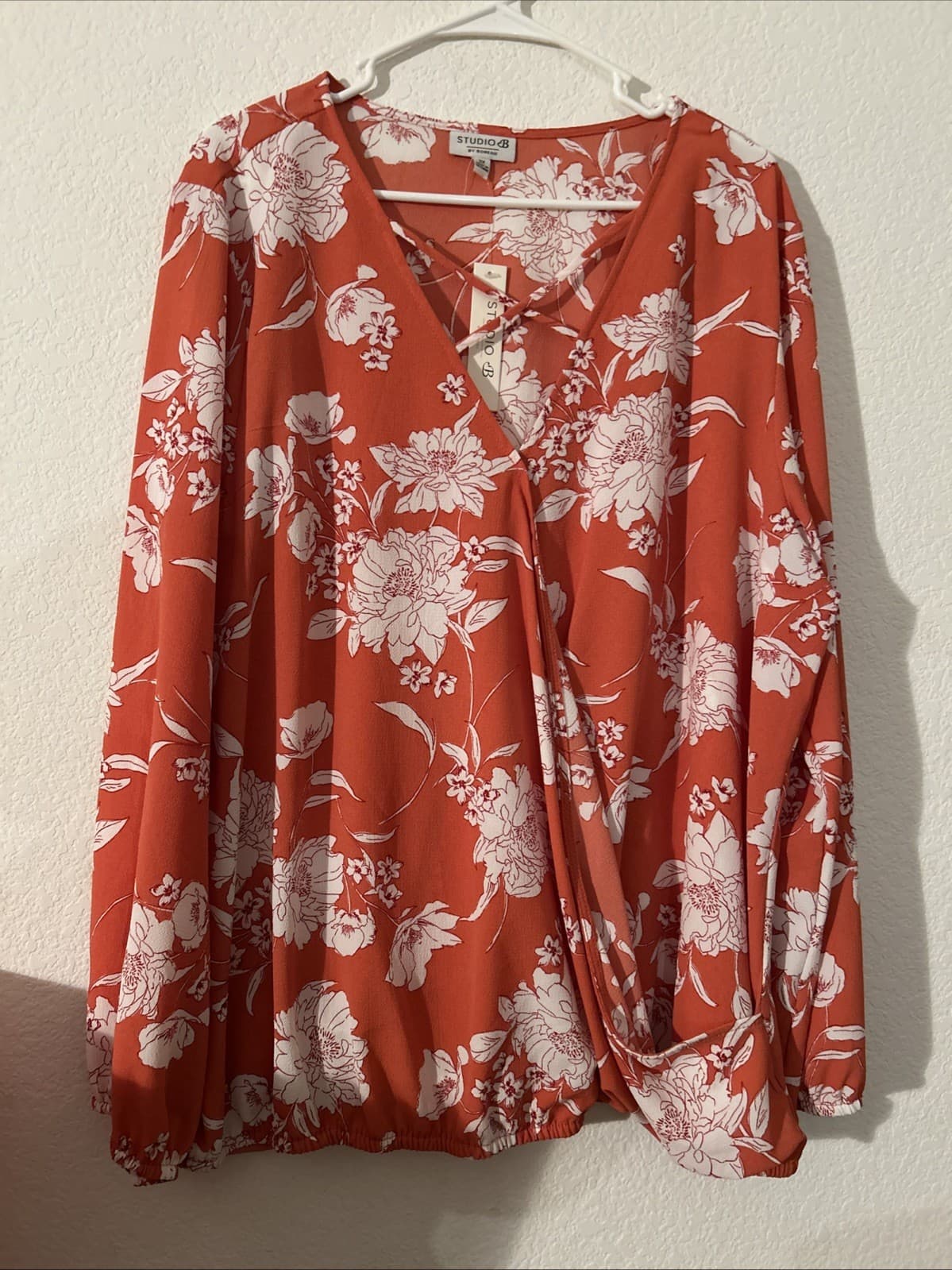 Women’s 2X Top NWT Studio b