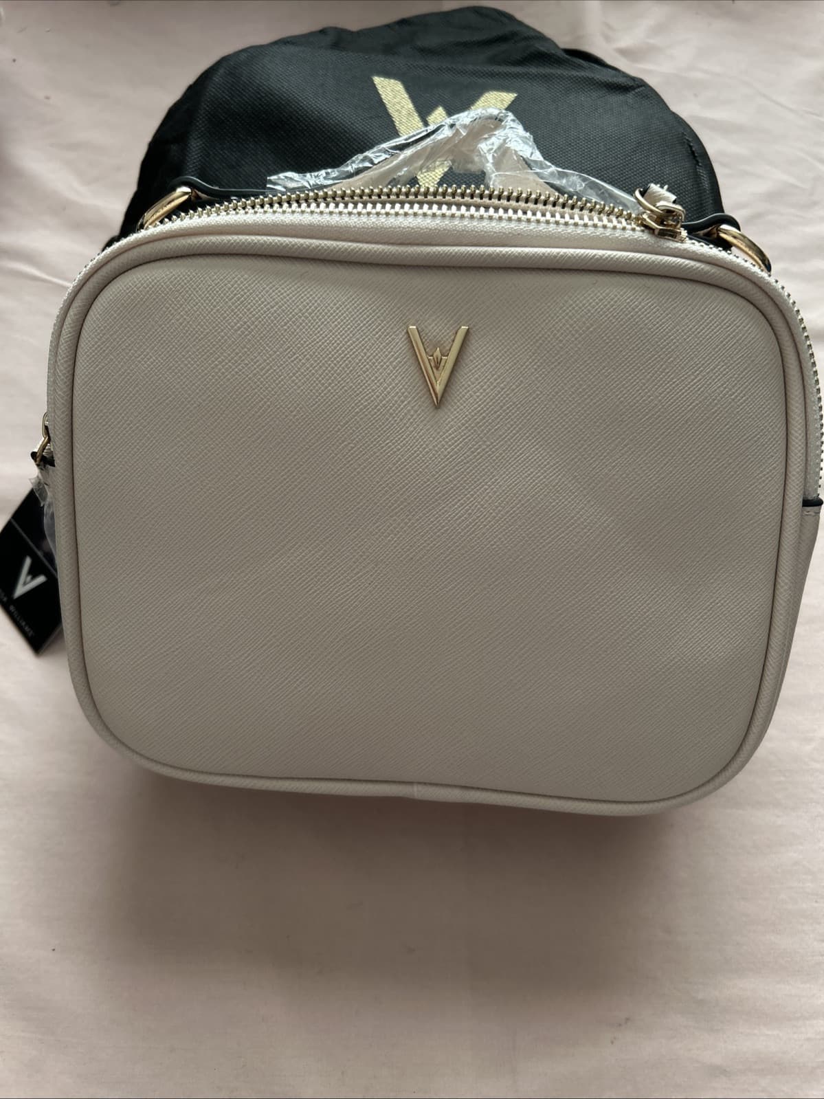 *Vanessa Williams*-Lush Crossbody Camera Bag-Off White-(VW-04OWHT)-($99.99)-NWT