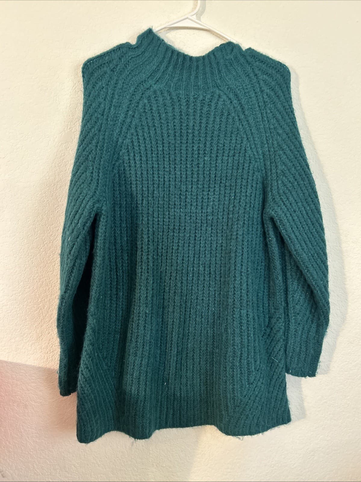 Women’s Sweater Green NWT 1X Ava & Viv