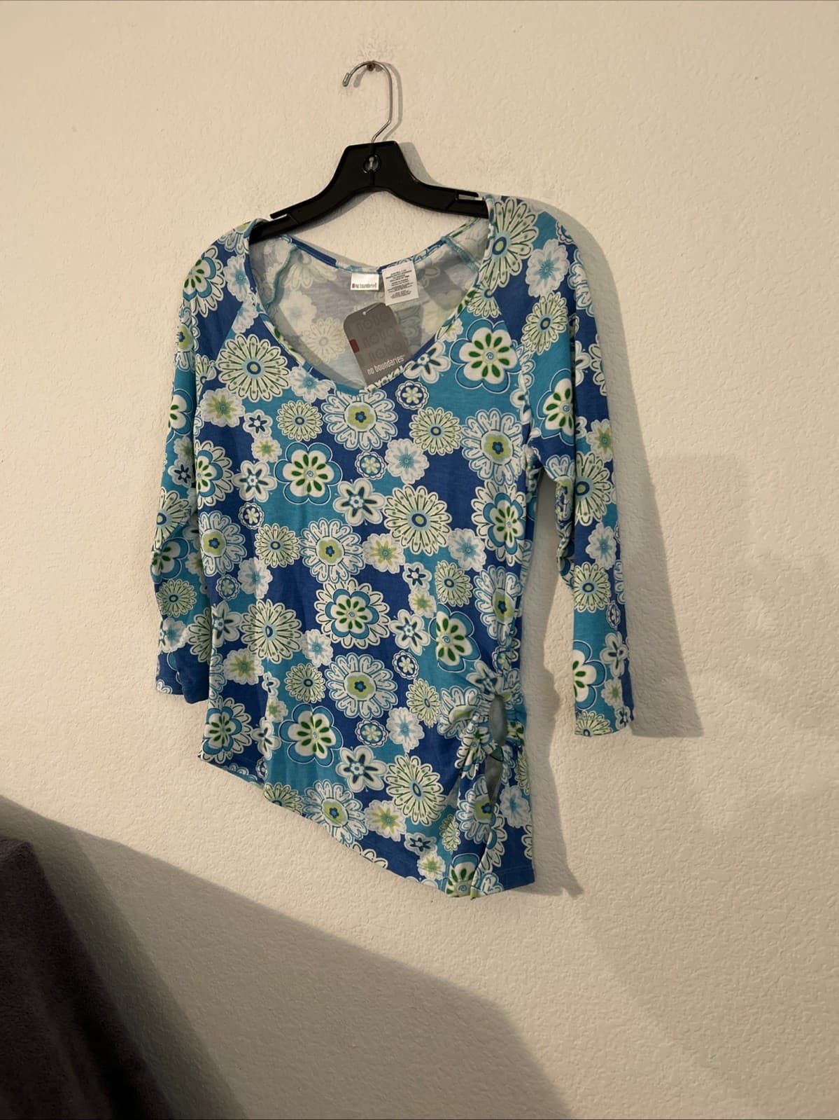 No Boundaries Juniors Large 11/13 Top NWT