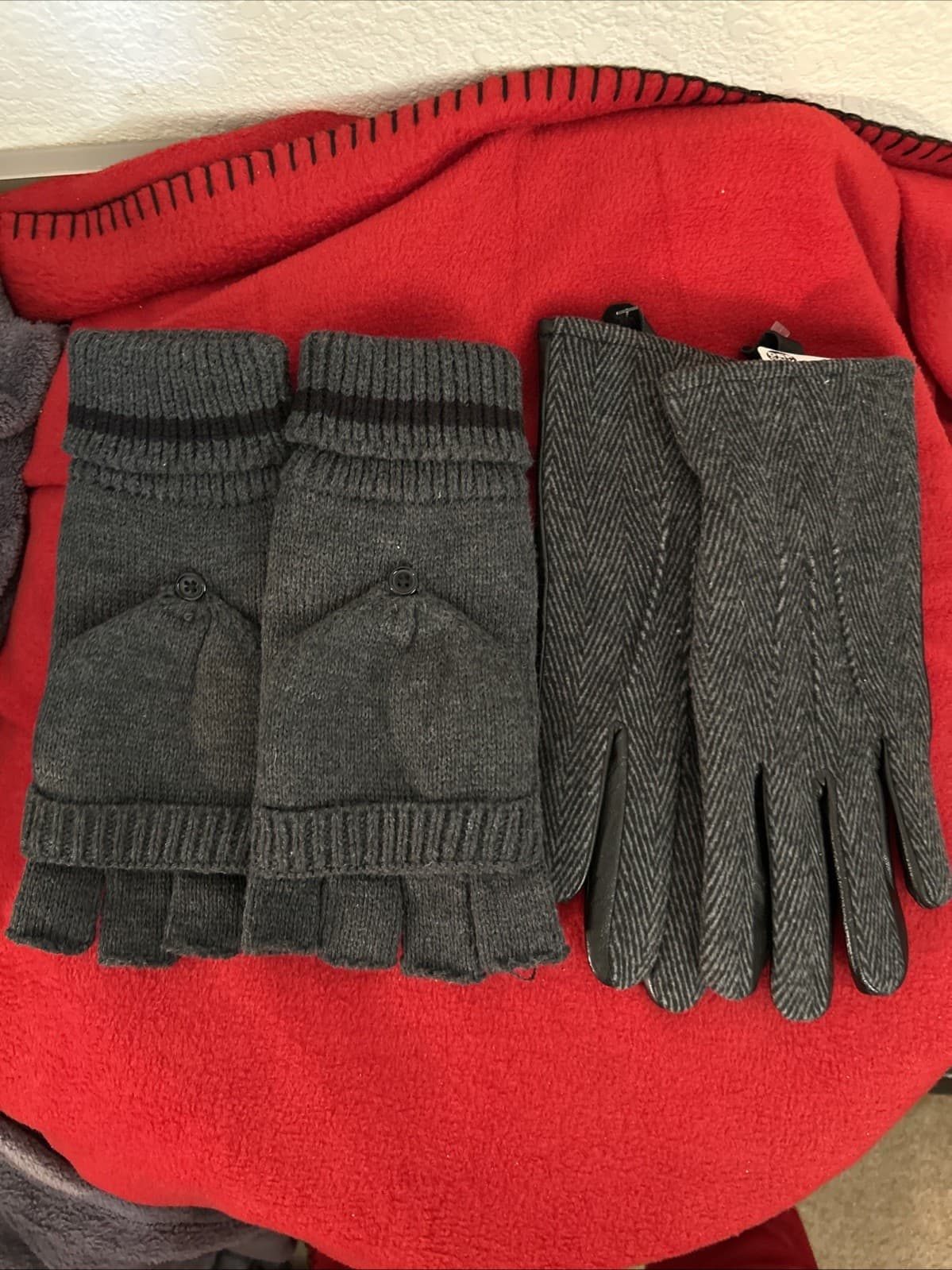 2 Pairs Of Men’s Goodfellow & Co Gloves Gray And Black New M/L