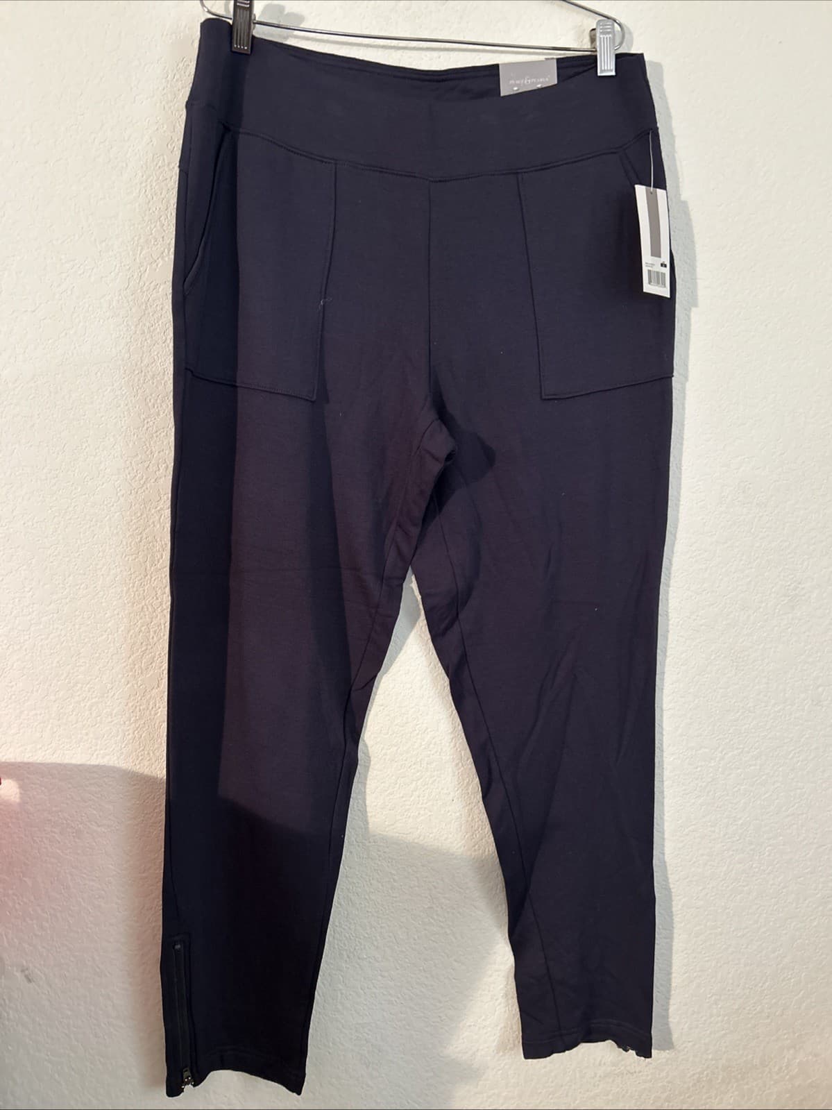 Women’s Joggers Large Graphite NWT Peace & Pearls